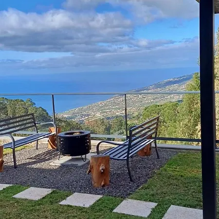 Casa Da Arvore Im Eukalyptuswald * Cova do Moirao