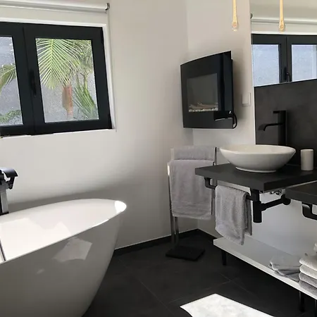 Casa Da Arvore Im Eukalyptuswald * Cova do Moirao