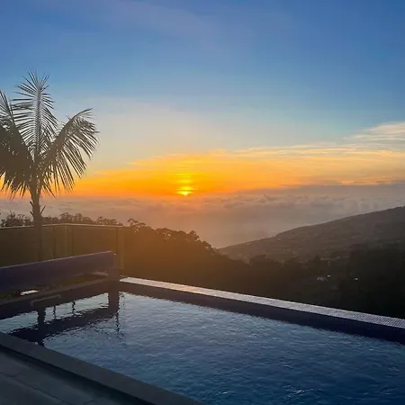 Casa Da Arvore Im Eukalyptuswald * Cova do Moirao