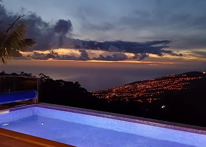 Villa Casa Da Arvore Im Eukalyptuswald Cova do Moirao