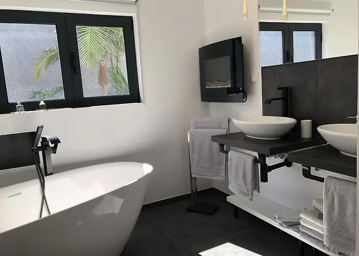 Casa Da Arvore Im Eukalyptuswald * Cova do Moirao